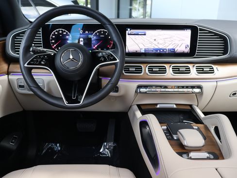 Used 2025 Mercedes-Benz GLS 450 4MATIC image 22