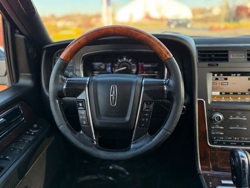 Used 2017 Lincoln Navigator Select image 36