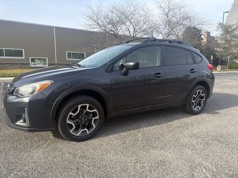 Used 2017 Subaru Crosstrek 2.0i Premium image 2