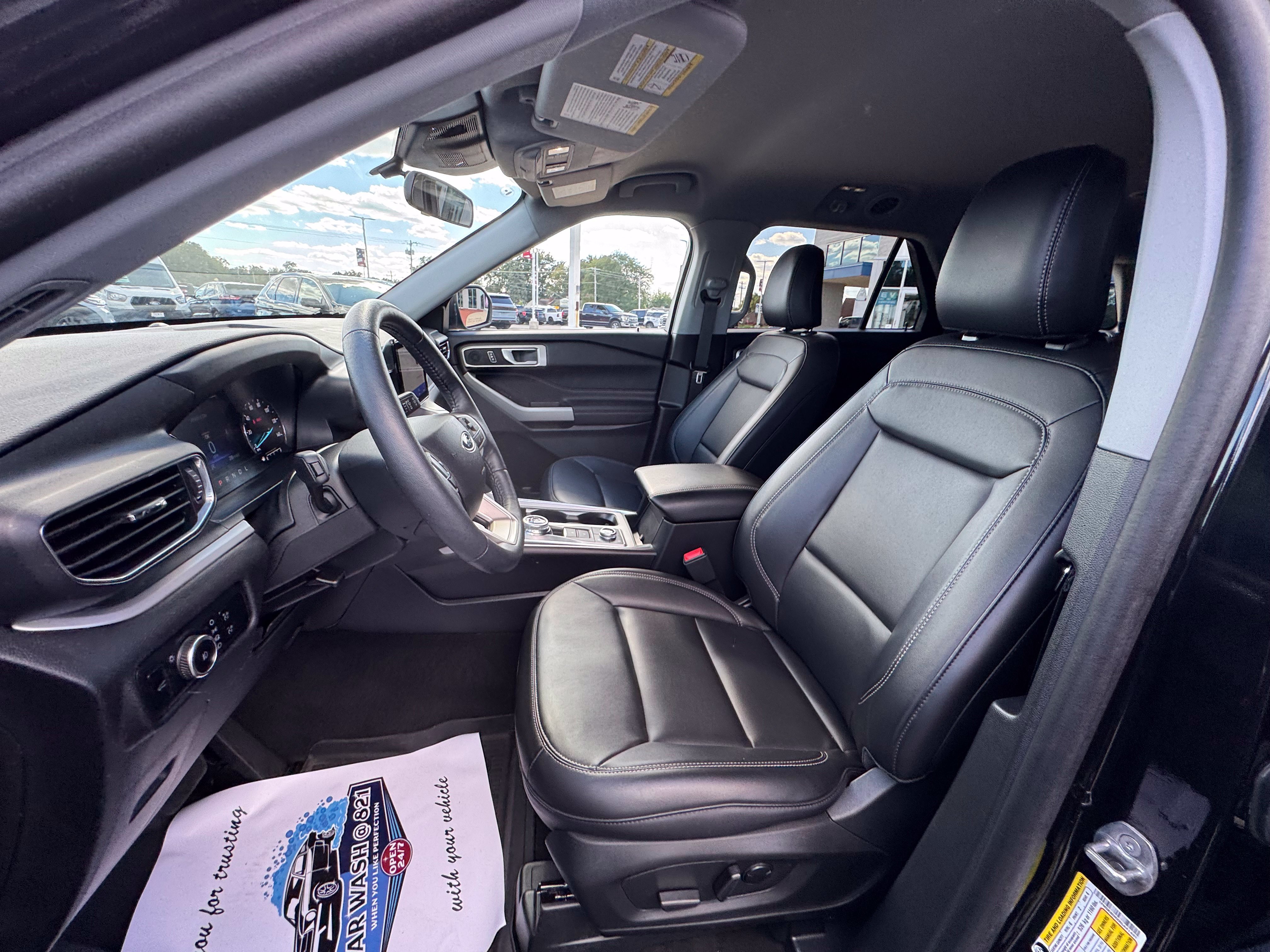 Used 2024 Ford Explorer XLT w/ Equipment Group 202A AWD/4WD image 27