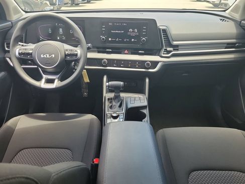 Used 2025 Kia Sportage LX FWD image 11