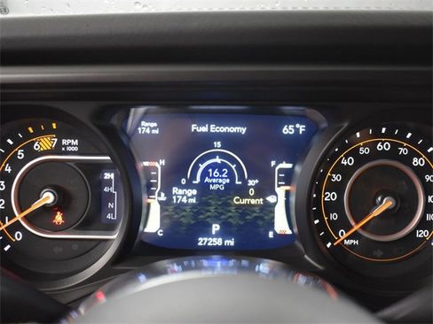 Used 2024 Jeep Wrangler Sahara w/ Technology Group image 17