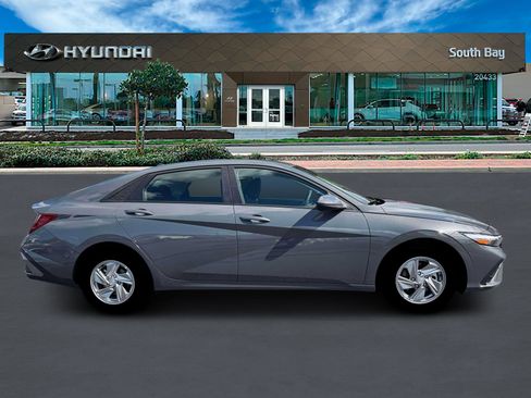 New 2026 Hyundai Elantra SE w/ Cargo Package image 9