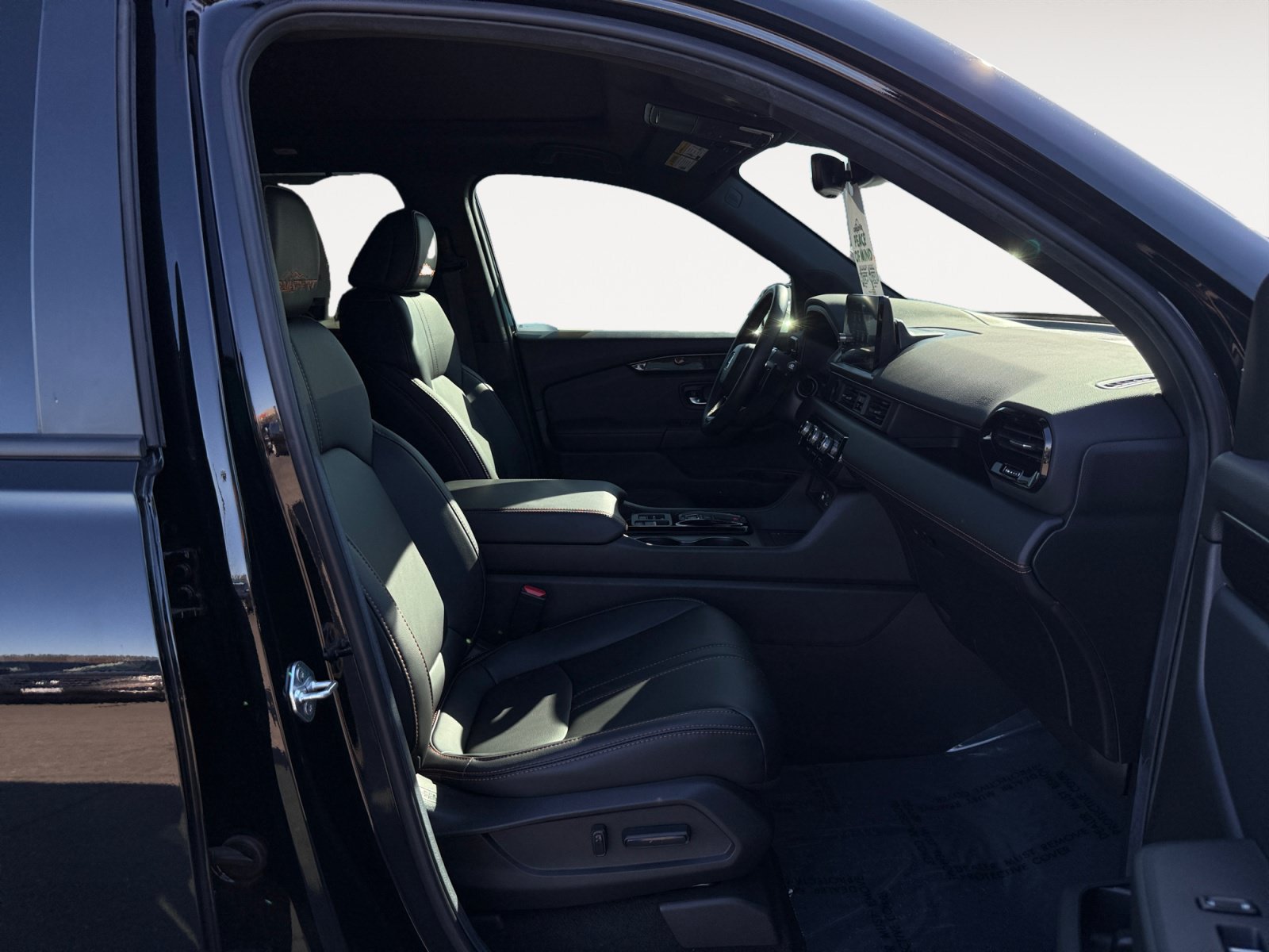 Used 2025 Honda Pilot TrailSport image 19