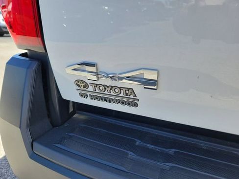 Used 2024 Toyota Tacoma SR image 5