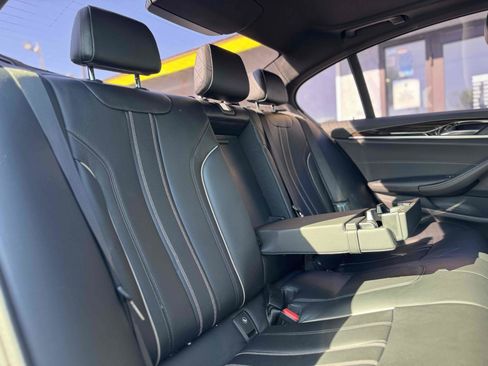 Used 2018 BMW 530i w/ Premium Package image 18