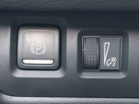 Used 2025 Cadillac XT4 Sport w/ Cold Weather Package image 21