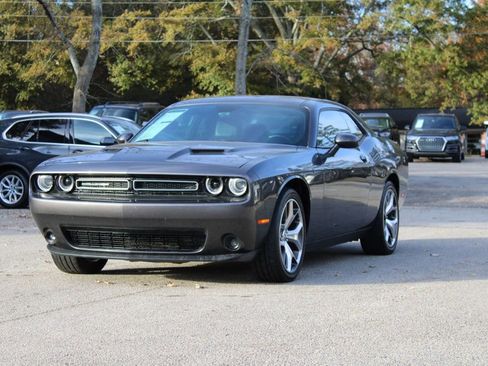 Used 2015 Dodge Challenger SXT Plus image 3