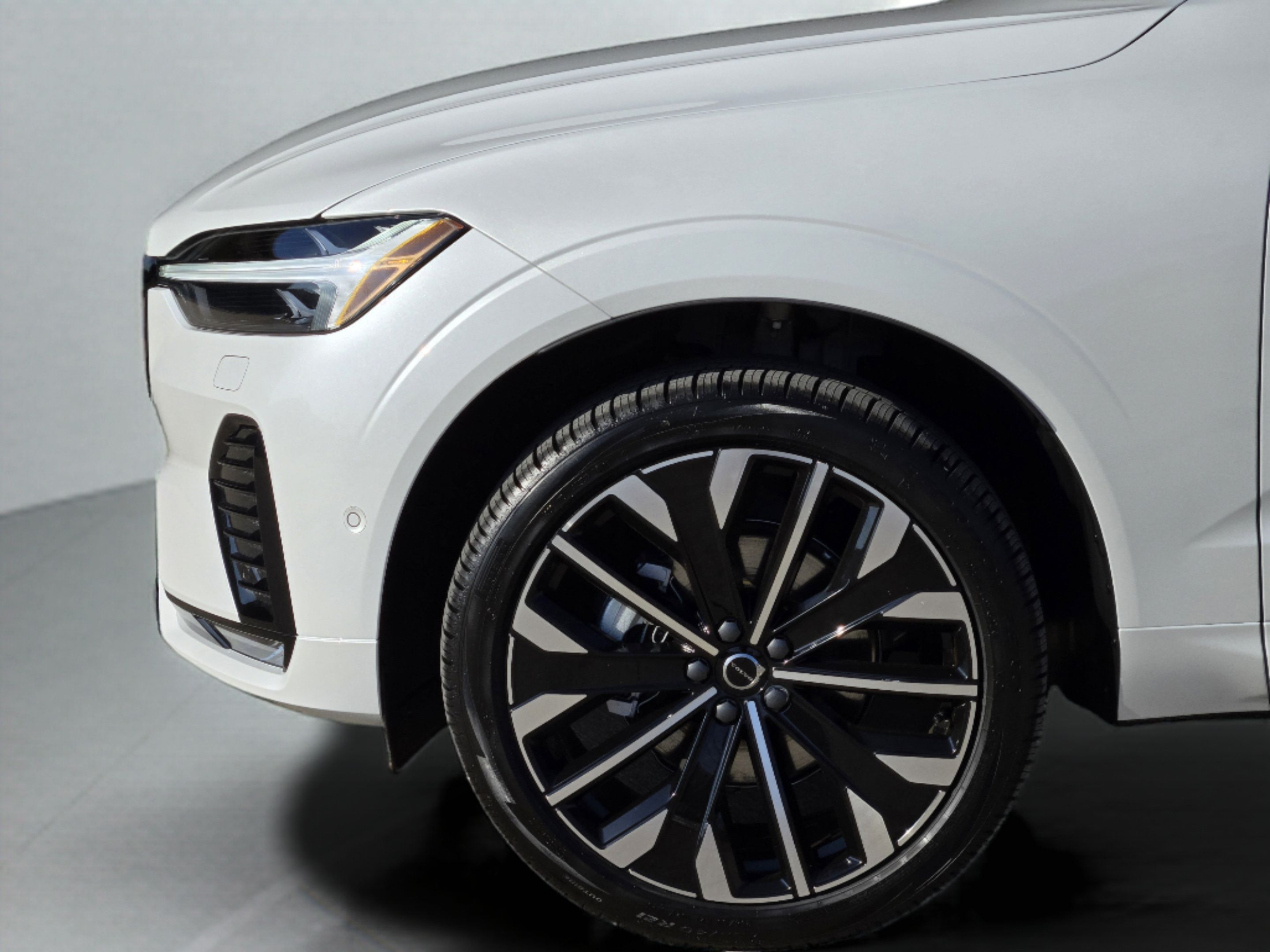 Used 2026 Volvo XC60 B5 Ultra w/ Protection Package Premier AWD/4WD image 12