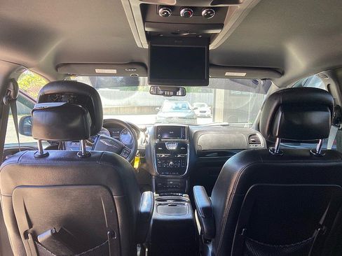 Used 2015 Chrysler Town & Country S w/ Driver Convenience Group FWD image 20
