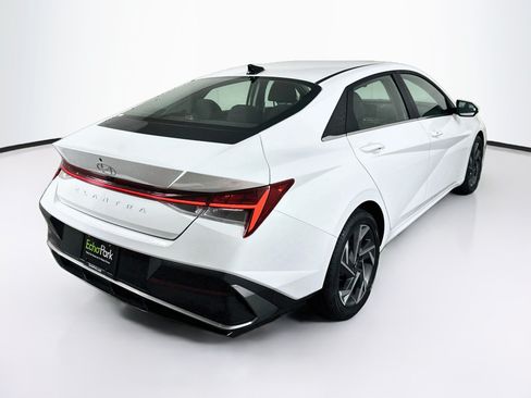 Used 2025 Hyundai Elantra SEL FWD image 9