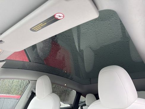 Used 2022 Tesla Model Y Performance image 28