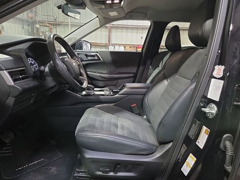 Used 2025 Mitsubishi Outlander SE image 5