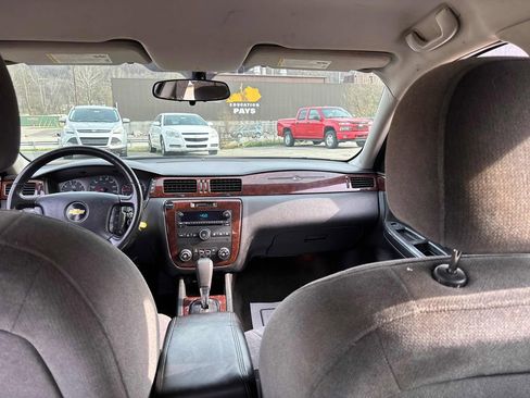 Used 2010 Chevrolet Impala LT image 24