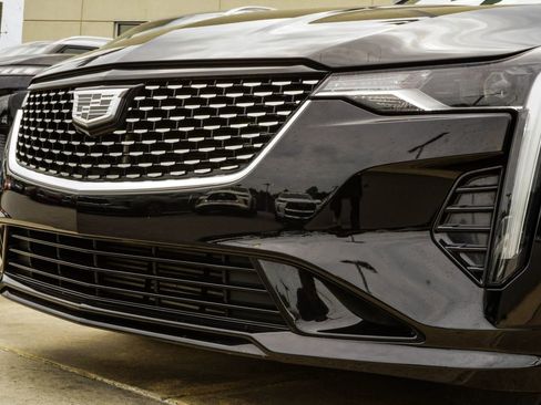 Used 2022 Cadillac CT4 Luxury w/ LPO, Exterior Accent Package RWD image 2