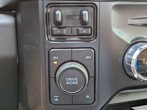 Used 2024 Ford F350 Platinum image 25