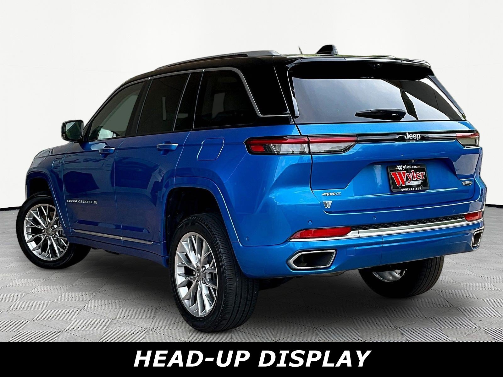Used 2022 Jeep Grand Cherokee Summit w/ Advanced Protech Group IV AWD/4WD image 4