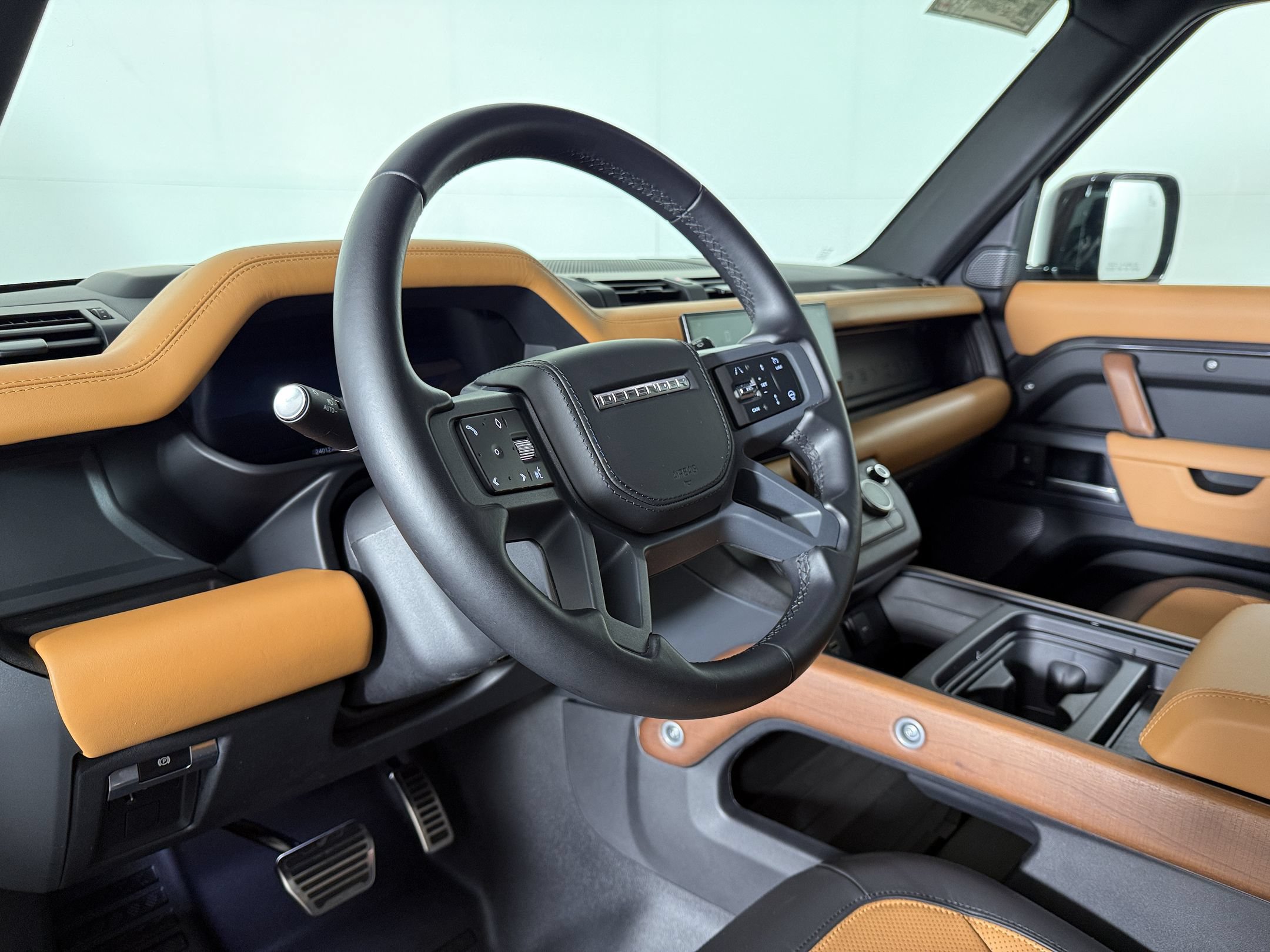 Certified 2024 Land Rover Defender 110 X AWD/4WD image 4