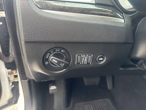 Used 2020 Chrysler 300 Limited image 20