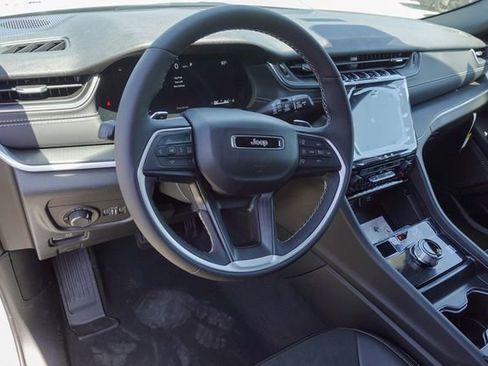 New 2025 Jeep Grand Cherokee L Altitude image 11