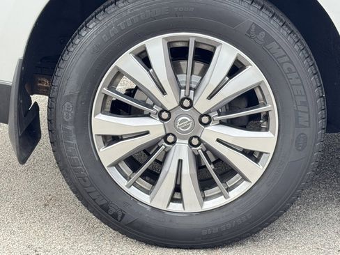 Used 2020 Nissan Pathfinder S image 9