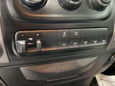 Used 2018 RAM 3500 Tradesman w/ Chrome Appearance Group image 10