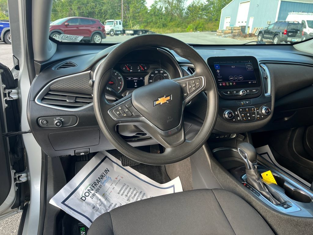 Used 2022 Chevrolet Malibu LT FWD image 15