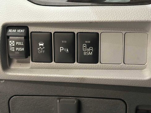 Used 2015 Toyota Sienna XLE w/ XLE Navigation Package AWD/4WD image 18