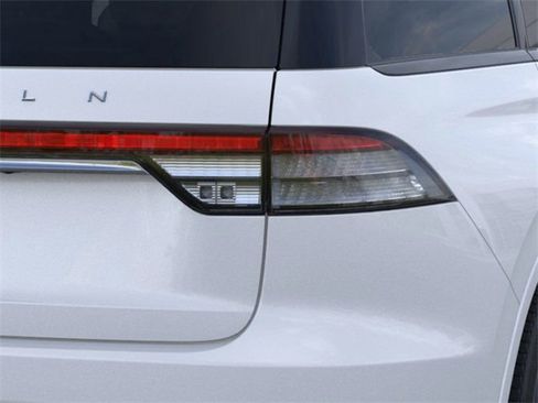 New 2025 Lincoln Aviator 2WD w/ Jet Appearance Package image 21