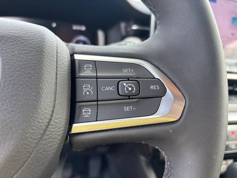 Used 2025 Jeep Compass Limited w/ Elite Group AWD/4WD image 17