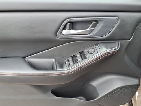 Certified 2025 Nissan Rogue SV AWD/4WD image 3