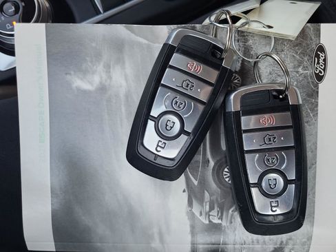 Used 2021 Ford Escape SEL image 32