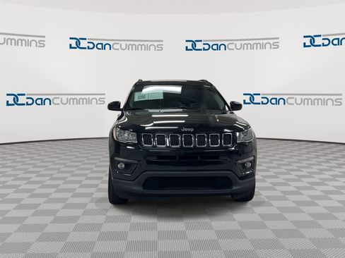 Used 2018 Jeep Compass Latitude w/ Popular Equipment Group AWD/4WD image 3