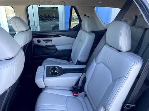 Used 2023 Honda Pilot Touring image 9