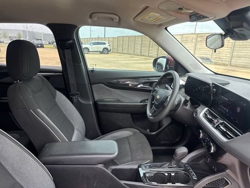 Used 2025 Chevrolet TrailBlazer LT w/ Driver Confidence Package FWD image 32
