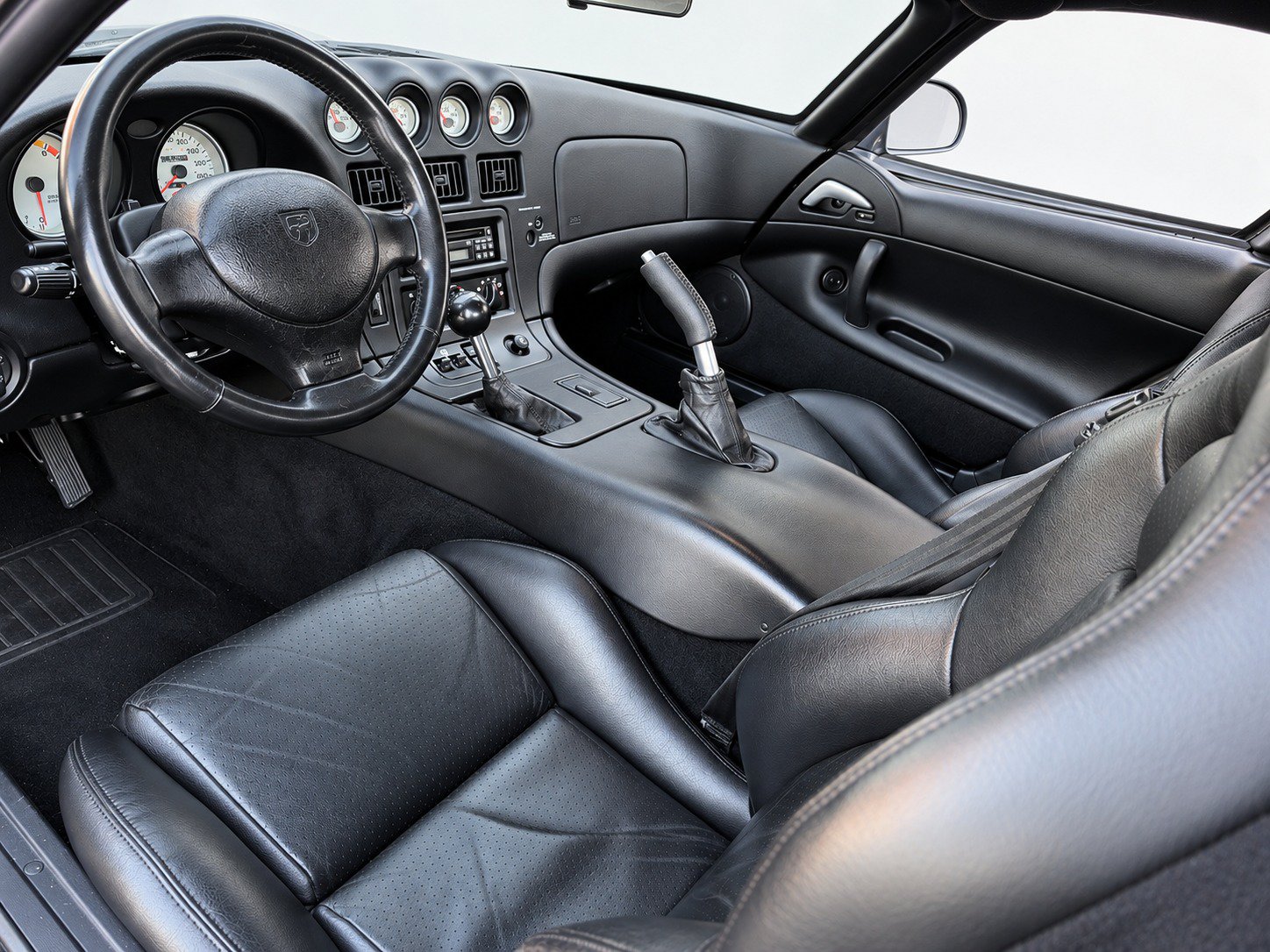 Used 2002 Dodge Viper GTS RWD image 2