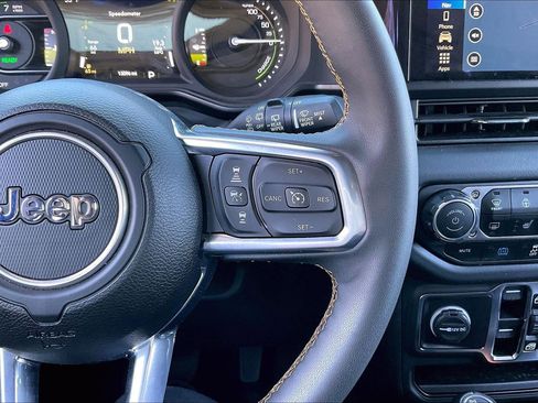 Used 2024 Jeep Wrangler Sahara w/ Technology Group image 17