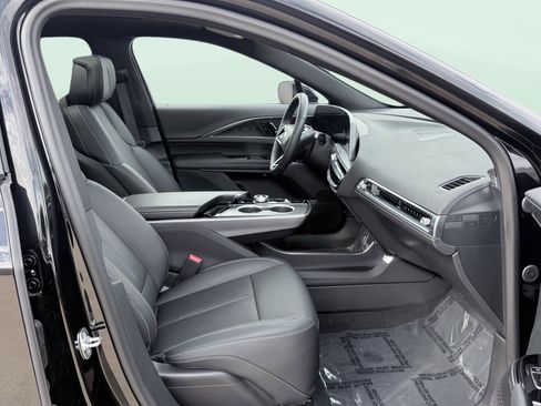 Used 2025 Cadillac Lyriq Luxury AWD/4WD image 43