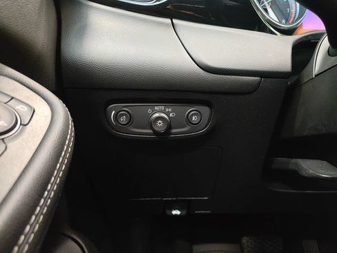 Used 2022 Buick Encore GX Select AWD/4WD image 19