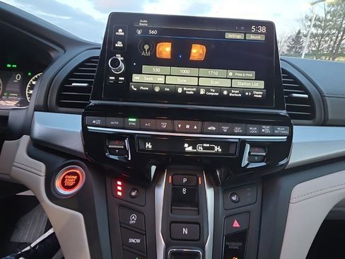 Used 2025 Honda Odyssey EX-L image 16