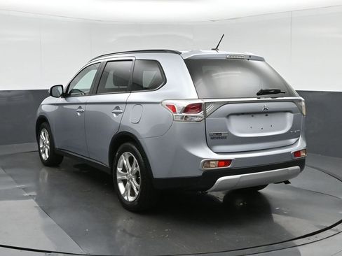 Used 2015 Mitsubishi Outlander SE image 5