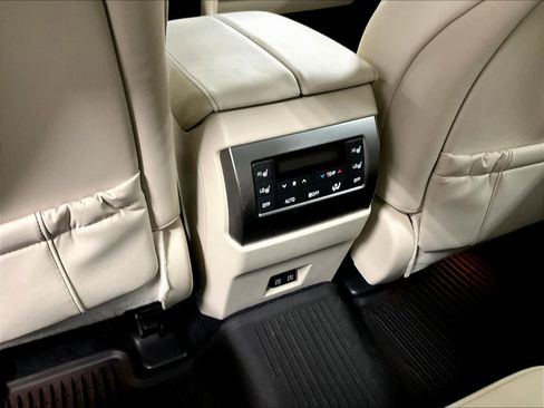 Used 2022 Lexus GX 460 Premium image 27