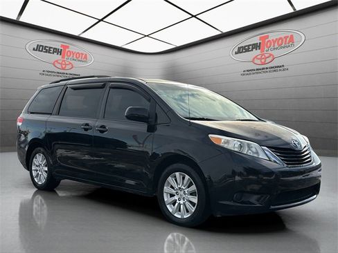 Used 2012 Toyota Sienna LE image 6
