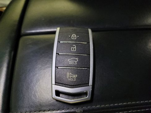 Used 2017 Genesis G90 3.3T Premium RWD image 32