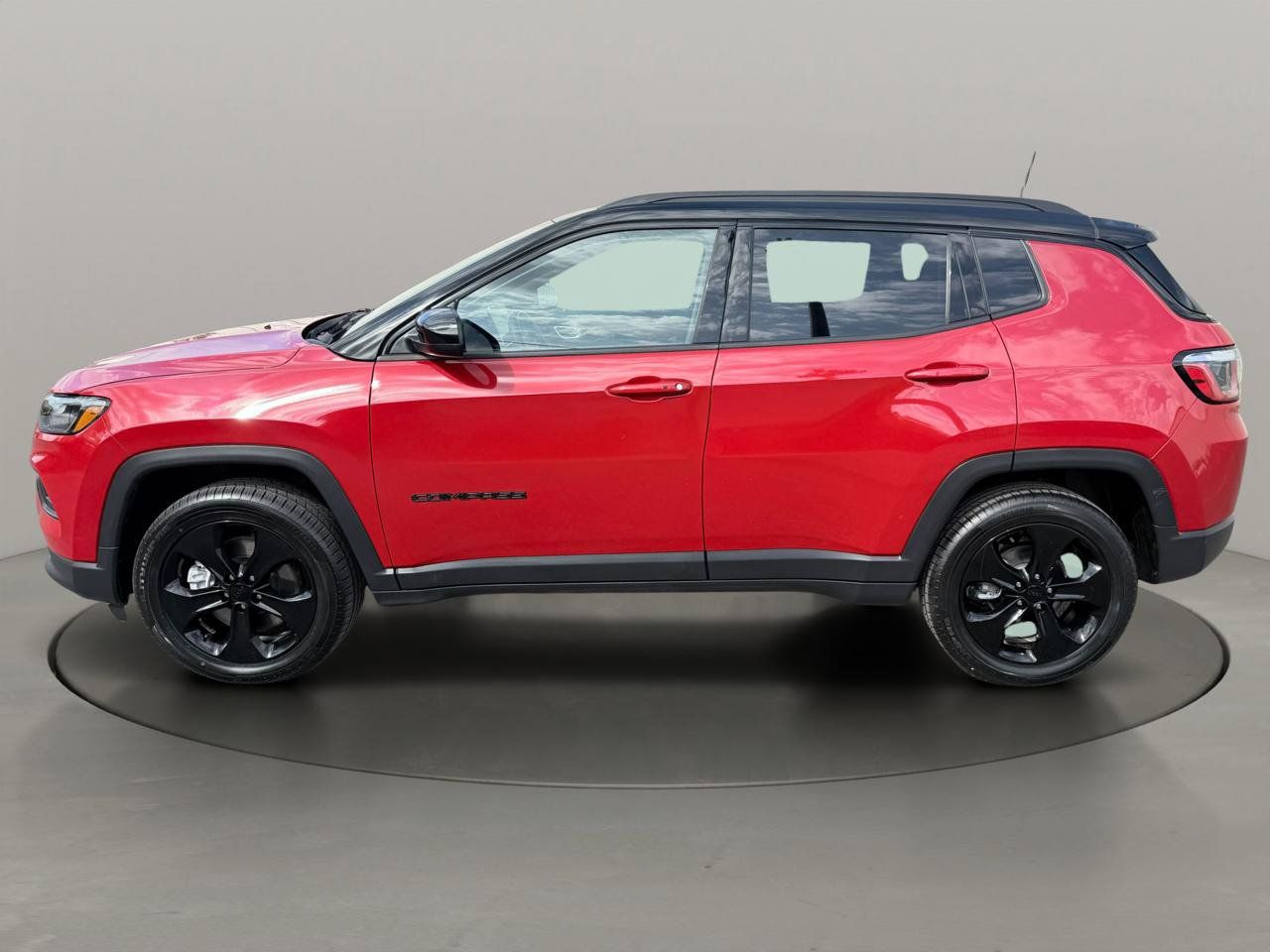Used 2024 Jeep Compass Latitude w/ Convenience Group AWD/4WD image 2