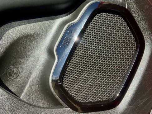 Used 2019 Jeep Renegade Altitude w/ UConnect 8.4 Nav Group image 52