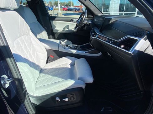 Used 2024 BMW X7 xDrive40i w/ Executive Package image 11