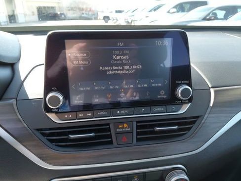 Used 2025 Nissan Altima 2.5 SV image 16