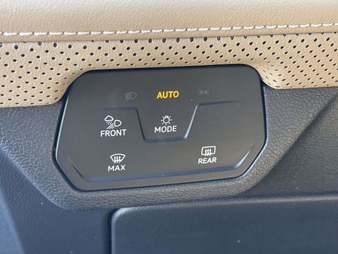 Certified 2026 Volkswagen Atlas Cross Sport SE FWD image 17
