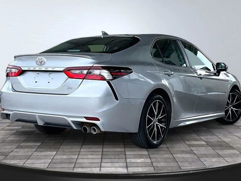 Used 2021 Toyota Camry SE FWD image 6